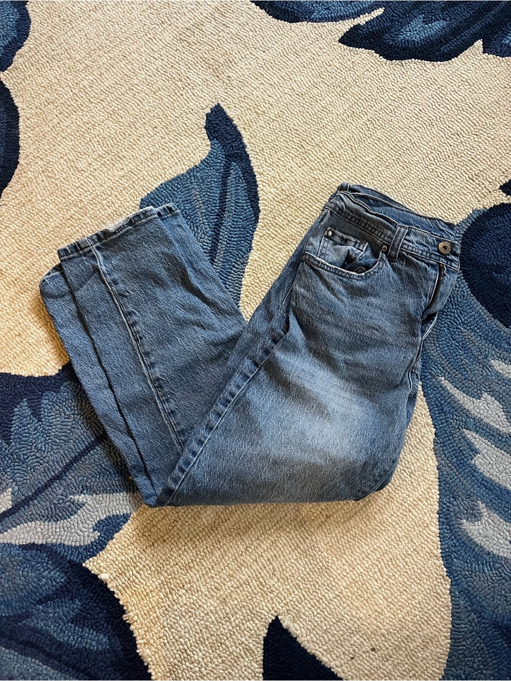 Kensie Straight-Leg Jeans in Medium Blue Wash